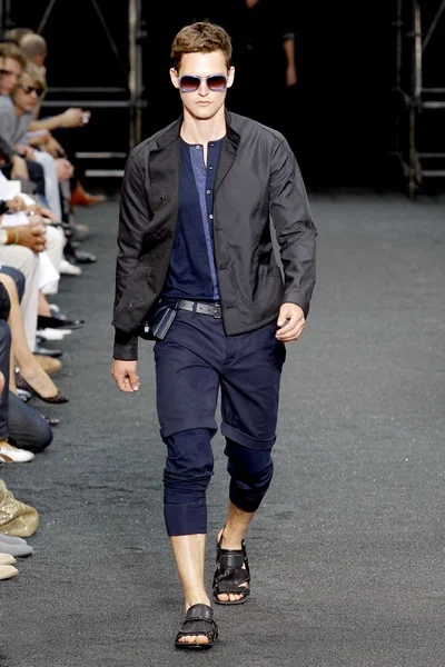 Look 30